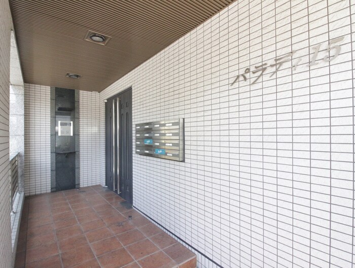 物件外観写真5　(エントランス部分)