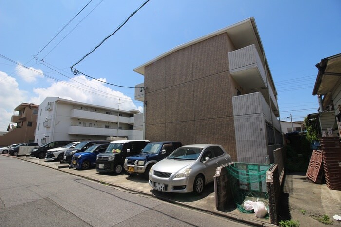 物件外観写真6　(駐車場)