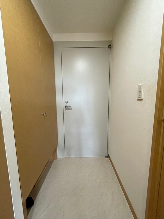 物件内観写真7　(玄関)