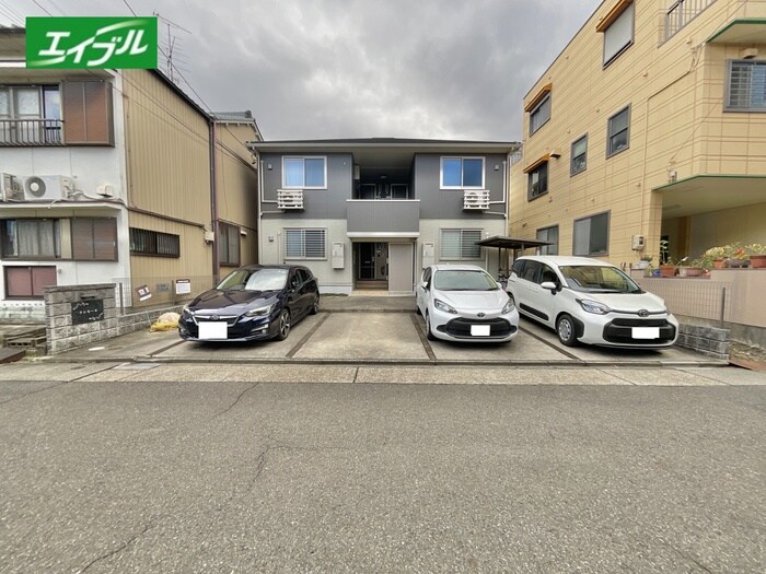 物件外観写真2　(駐車場)