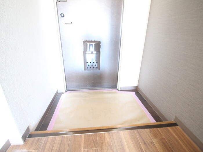 物件内観写真8　(玄関)