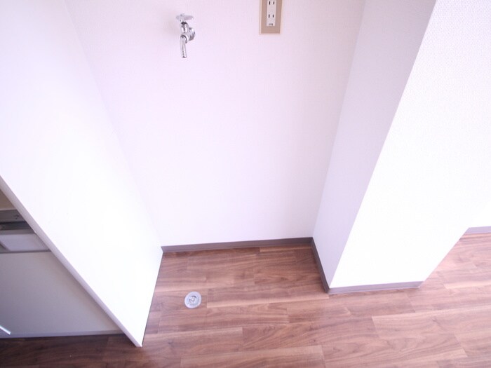 物件内観写真14　(洗濯機置場)