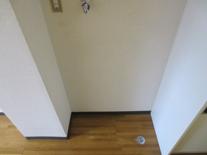 物件内観写真14　(洗濯機置場)