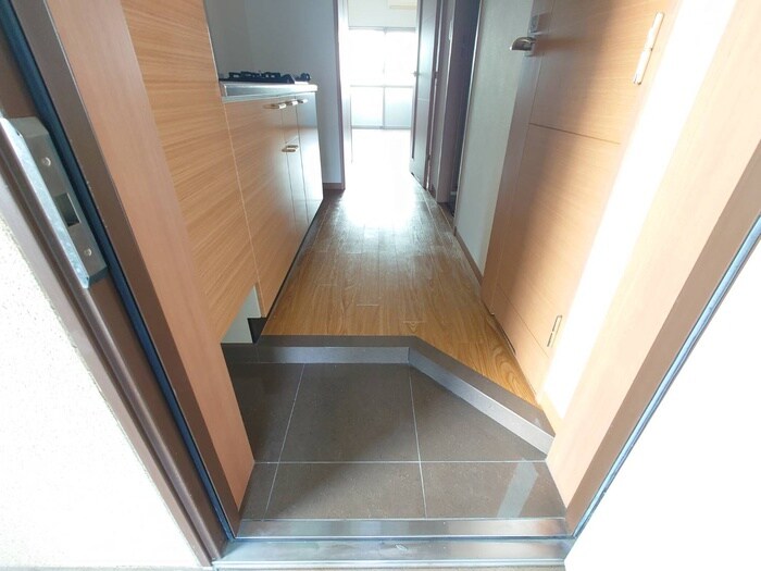 物件内観写真13　(玄関)