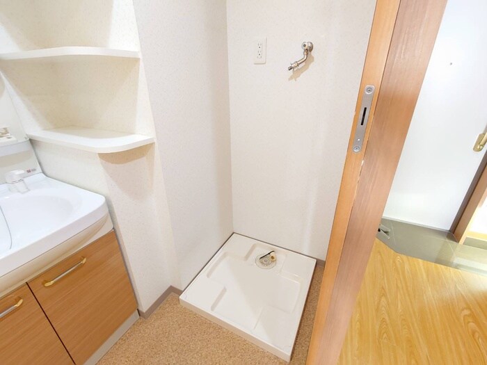 物件内観写真18　(洗濯機置場)