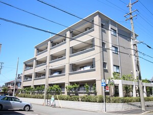 パ－クロイヤル南荒子外観写真