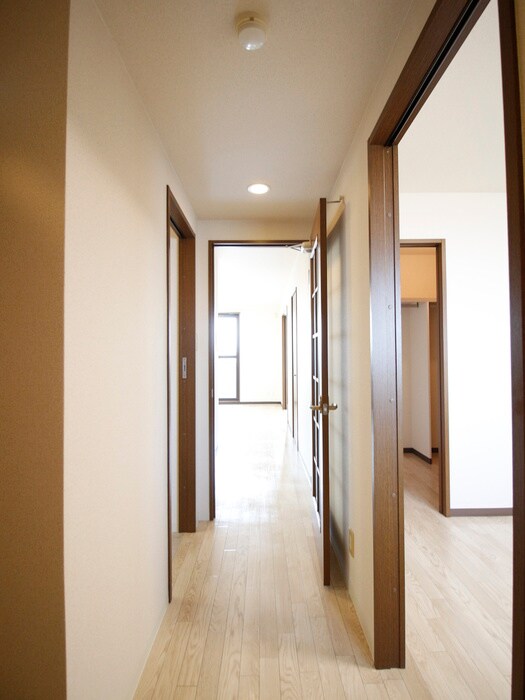 物件内観写真18　(廊下)
