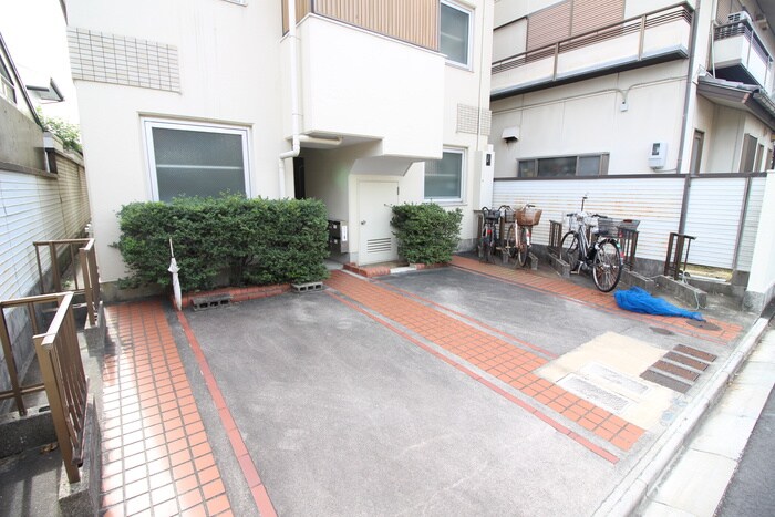 物件外観写真4　(駐車場)