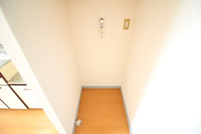物件内観写真16　(洗濯機置場)