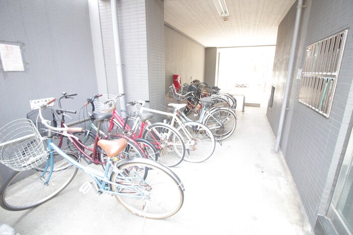 物件外観写真5　(駐輪場)