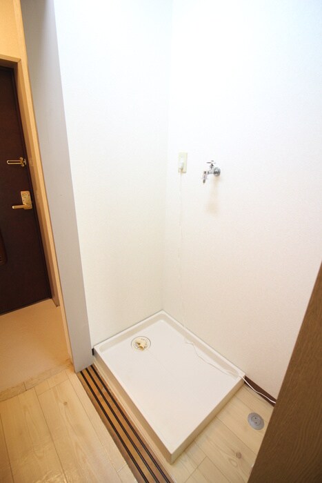 物件内観写真17　(洗濯機置場)