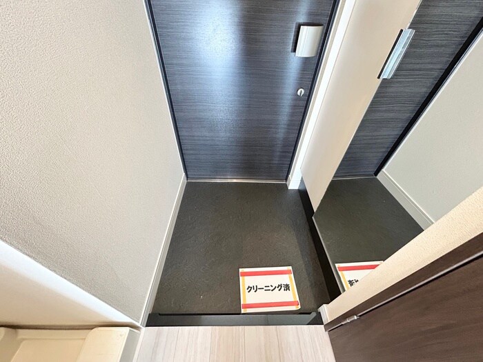 物件内観写真16　(玄関)