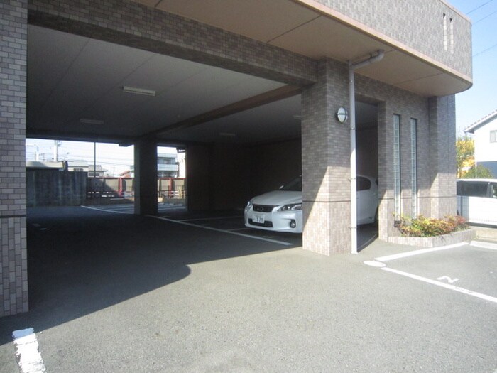 物件外観写真4　(駐車場)