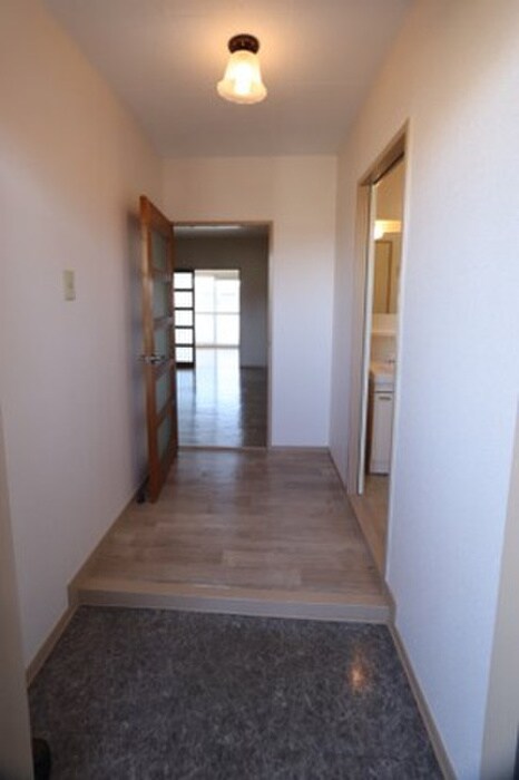 物件内観写真12　(玄関)