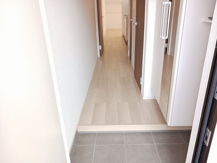 物件内観写真7　(玄関)