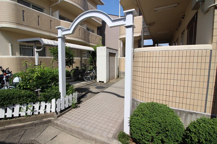 物件外観写真2　(エントランス部分)