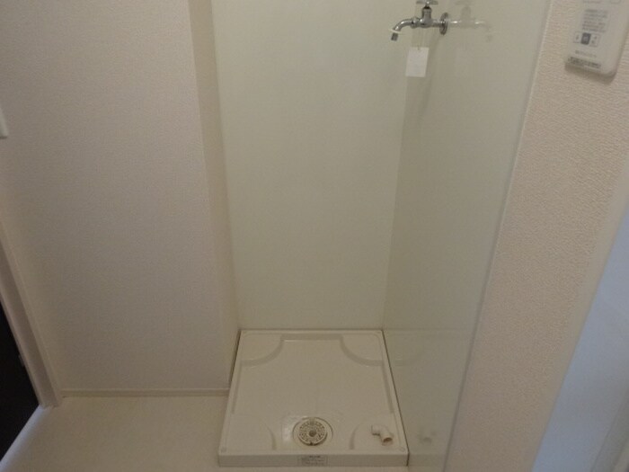 物件内観写真14　(洗濯機置場)