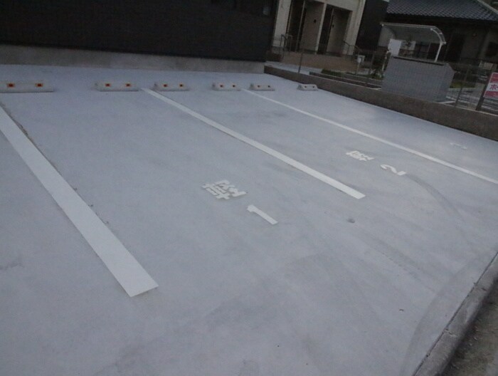 物件外観写真6　(駐車場)