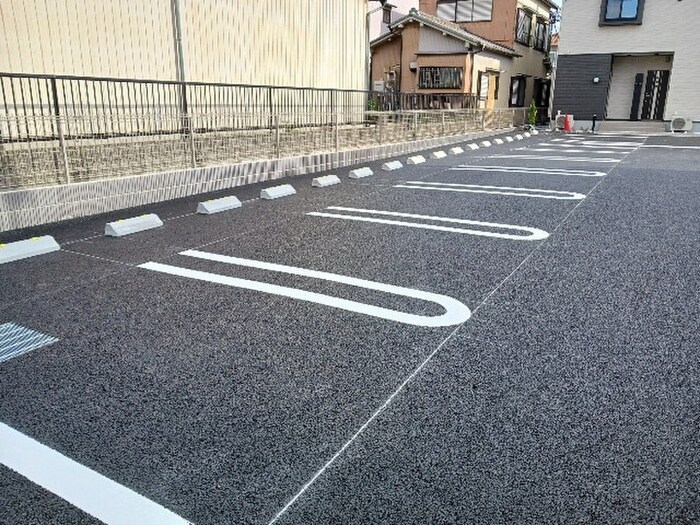 物件外観写真3　(駐車場)