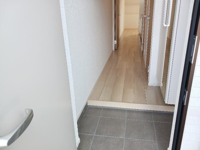 物件内観写真7　(玄関)