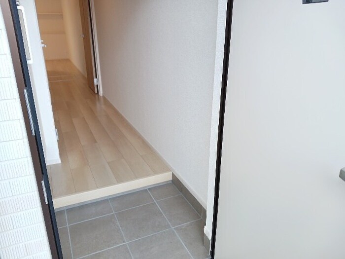 物件内観写真12　(玄関)