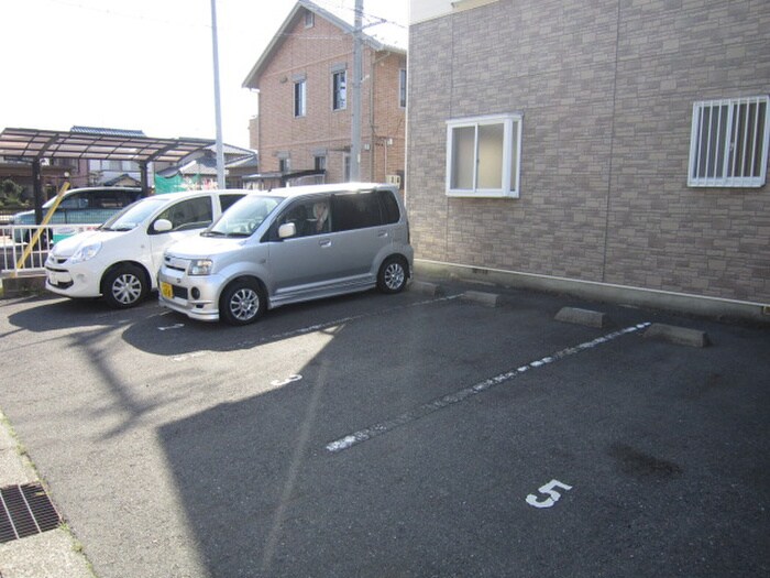 物件外観写真4　(駐車場)