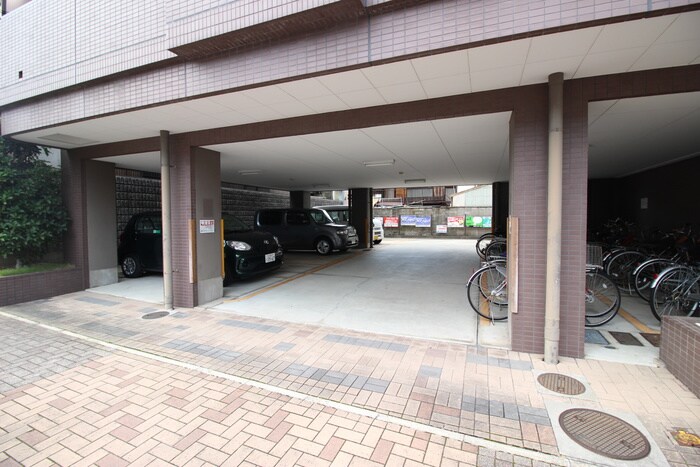 物件外観写真5　(駐車場)