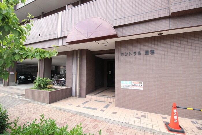 物件外観写真6　(エントランス部分)