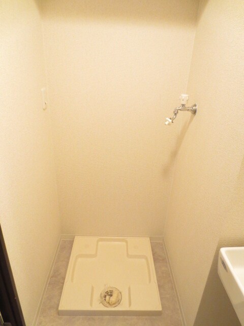 物件内観写真8　(洗濯機置場)