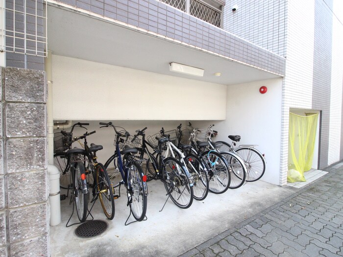 物件外観写真2　(駐輪場)