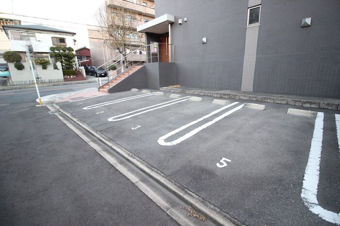 物件外観写真3　(駐車場)