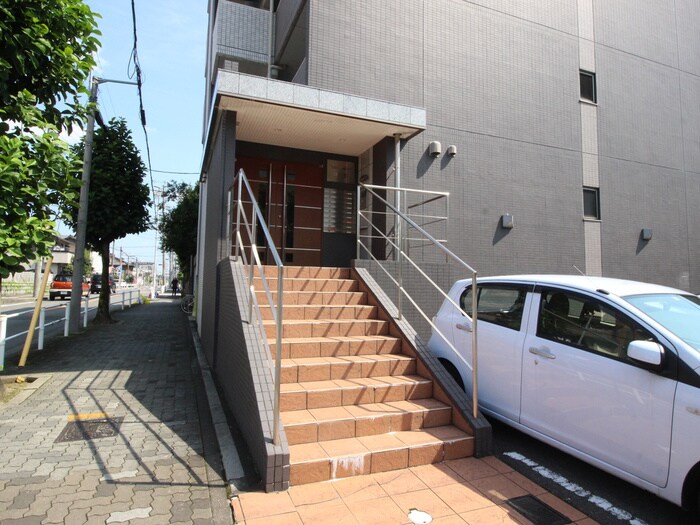 物件外観写真6　(エントランス部分)