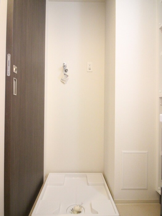物件内観写真16　(洗濯機置場)