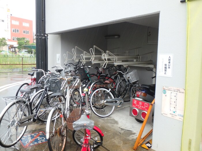 物件外観写真6　(駐輪場)