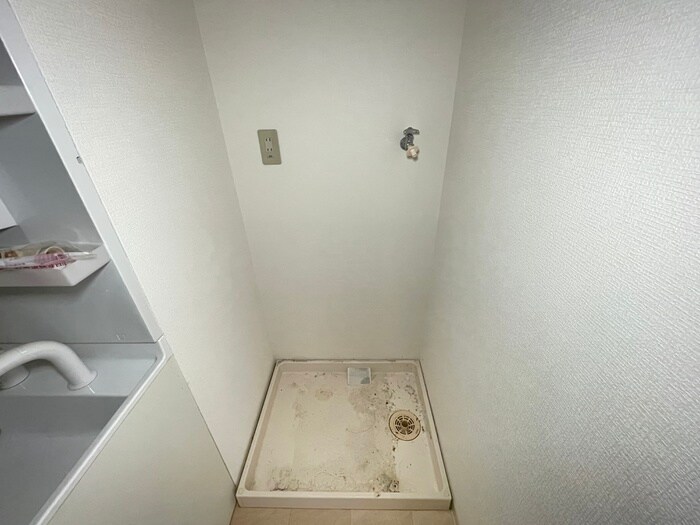 物件内観写真13　(洗濯機置場)