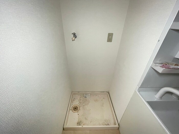 物件内観写真14　(洗濯機置場)