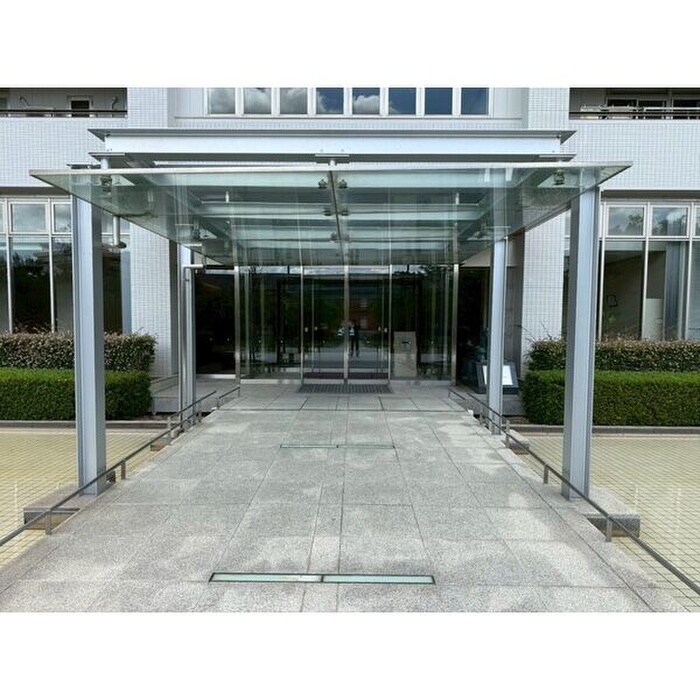 物件外観写真4　(エントランス部分)