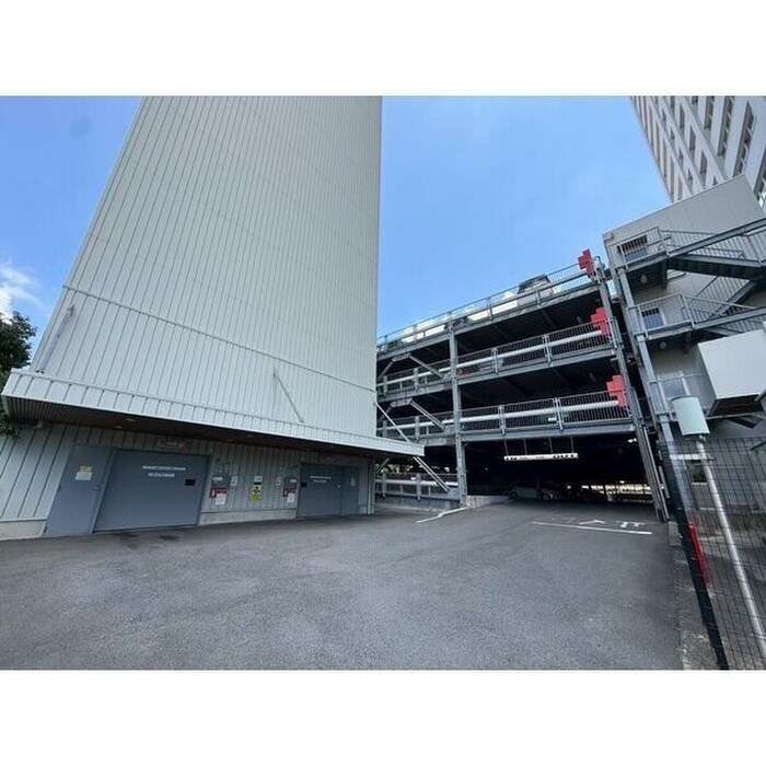 物件外観写真6　(駐車場)