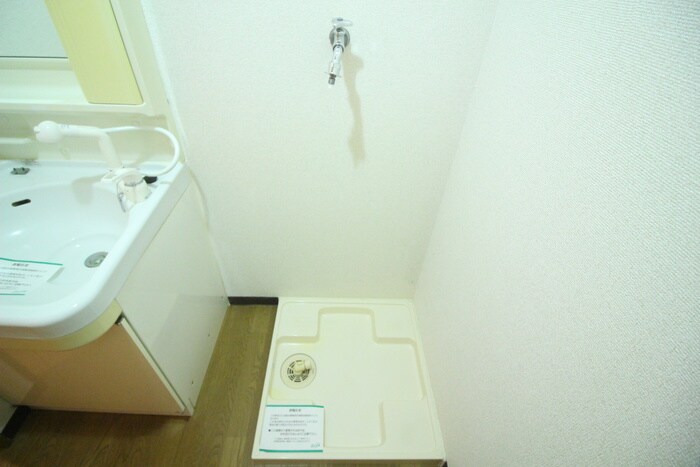 物件内観写真15　(洗濯機置場)