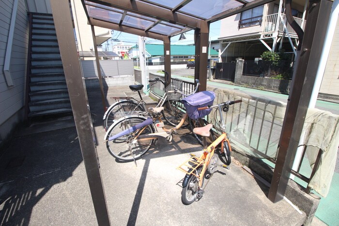 物件外観写真2　(駐輪場)