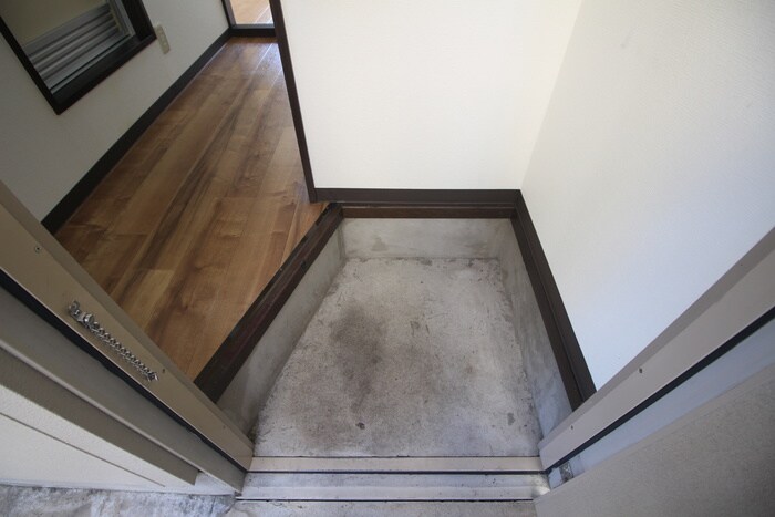 物件内観写真12　(玄関)