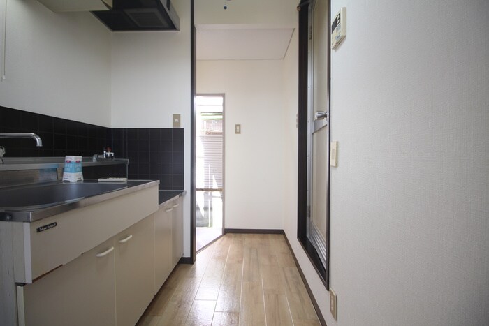 物件内観写真14　(廊下)