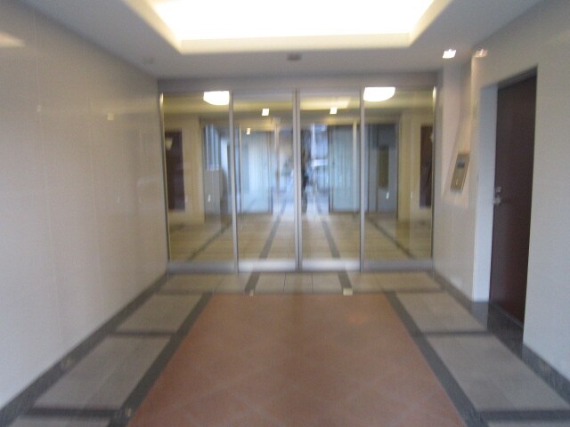 物件外観写真5　(エントランス部分)