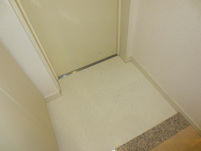 物件内観写真10　(玄関)