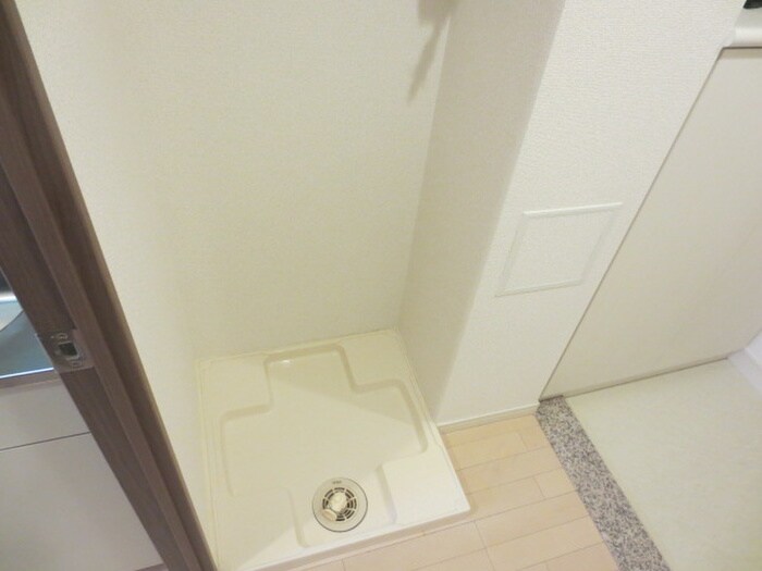 物件内観写真13　(洗濯機置場)