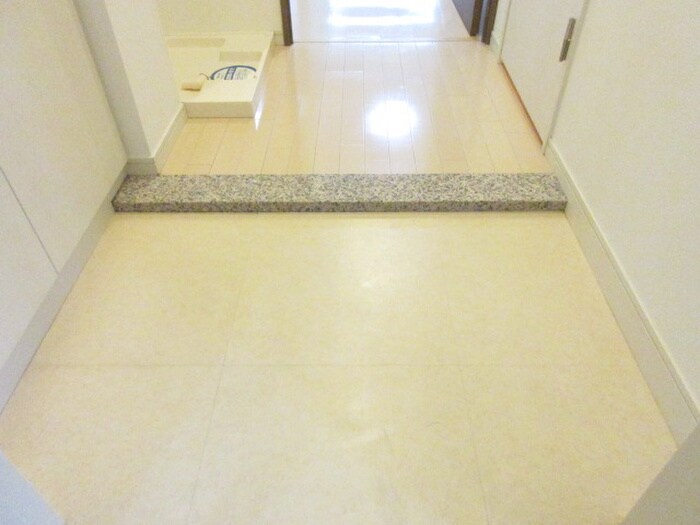 物件内観写真18　(玄関)