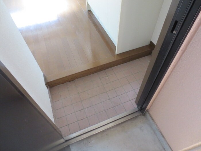 物件内観写真7　(玄関)
