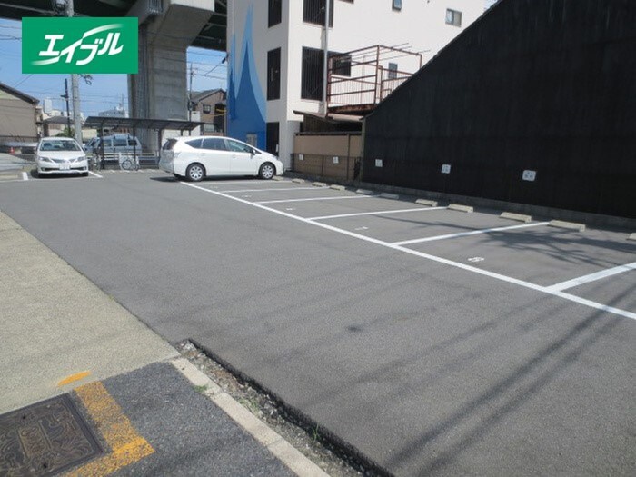 物件外観写真3　(駐車場)
