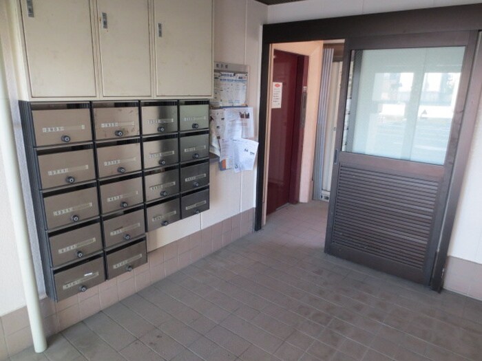 物件外観写真5　(エントランス部分)