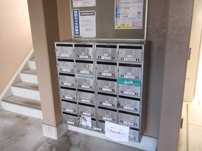 物件外観写真4　(エントランス部分)